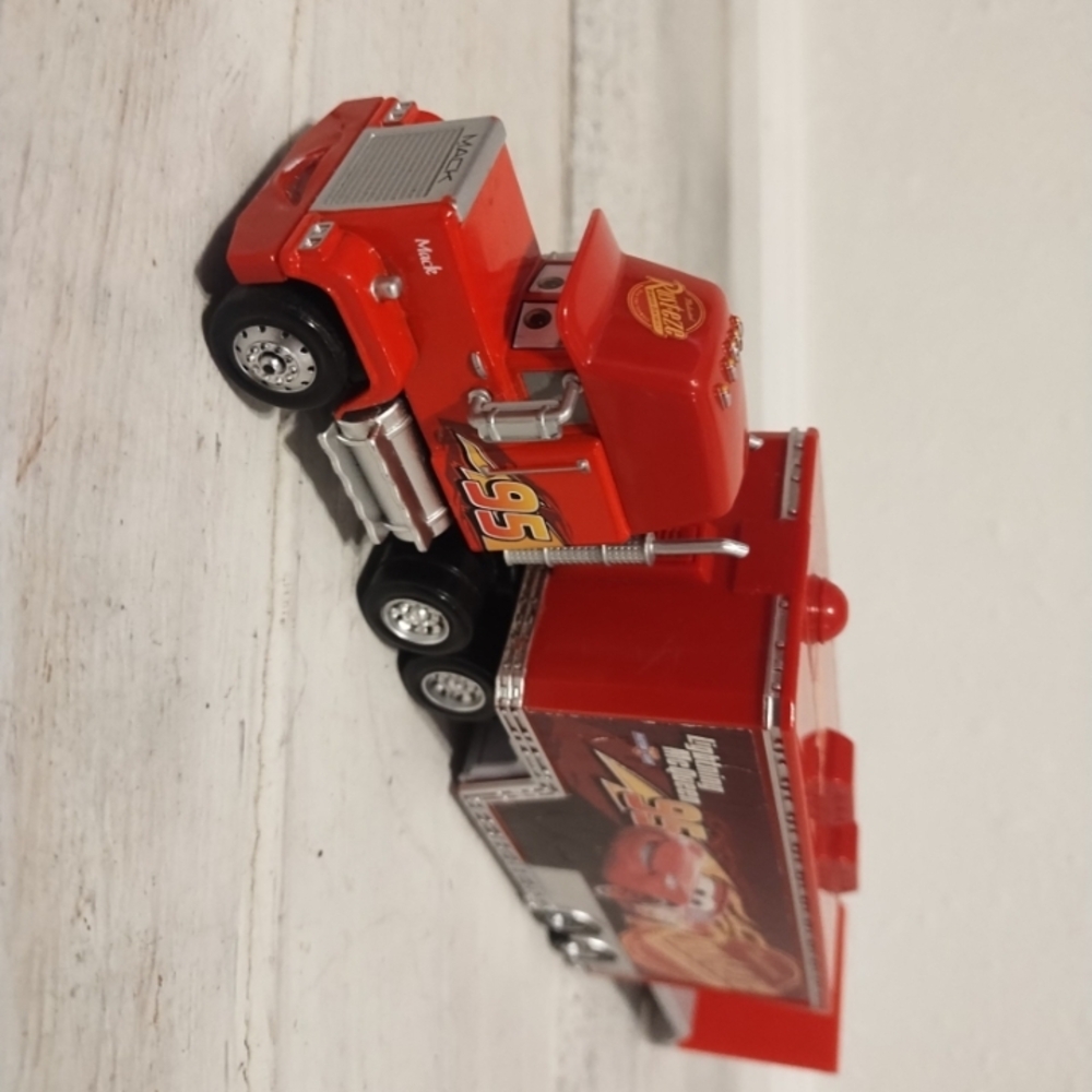 Disney Pixar Cars MACK HAULER Rust•ezediecastRADIATOR SPRINGS LIGHTNING MCQUEEN - Picture 2 of 12